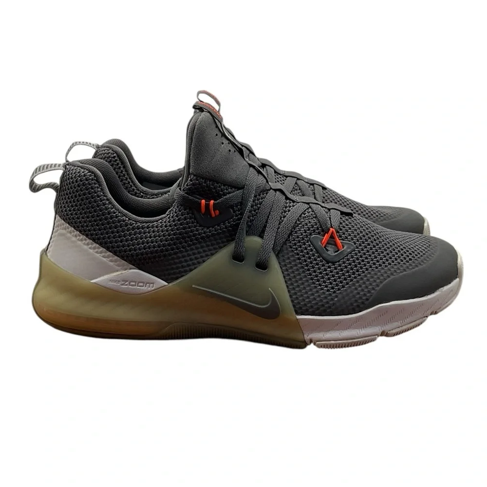 Nike Women’s Charcoal Gray Knit Athletic Shoes with Red Accents‎ size 7